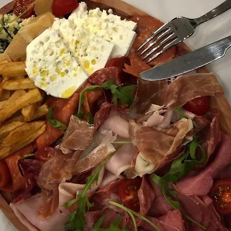 Athina 3*
