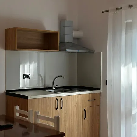 Отель Athina 3*
